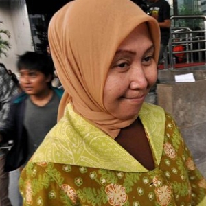 KPK Periksa Sespri Ratu Atut Untuk Tersangka Wawan