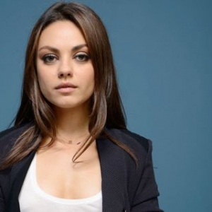 Mila Kunis, Suami Sayang Anak Demi Moore