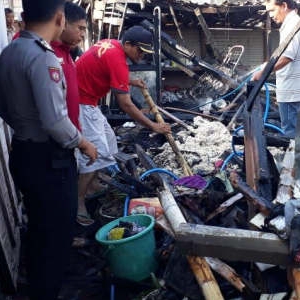 Ditinggal Ke Pasar, Rumah Ludes Terbakar