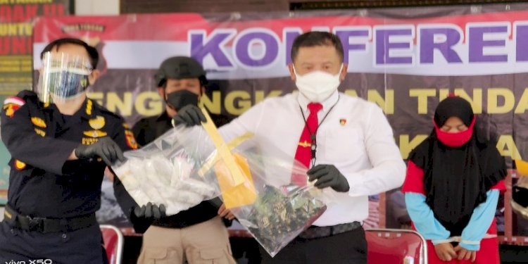 Dir Resnarkoba Polda Jateng Kombes Lutfi Mardian saat pres rilis/RMOLJateng