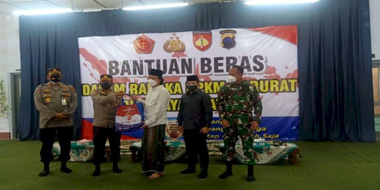 Gus Yusuf bersama Polda Jateng saat serah terima Bantuan Beras dalam rangka PPKM Darurat.