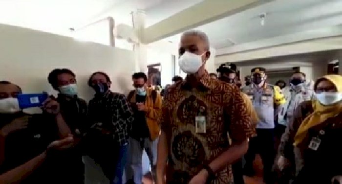 Gubernur Jateng Ganjar Pranowo saat mengecek oksigen liquid di RSUD Karanganyar