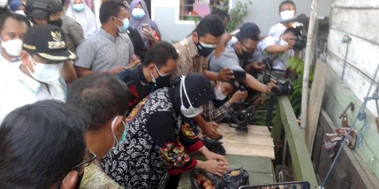 Mensos RI Tri Rismahirini mengunjungi penerima Bantuan Pangan non Tunai di Kota Pekalongan. RMOL Jateng 