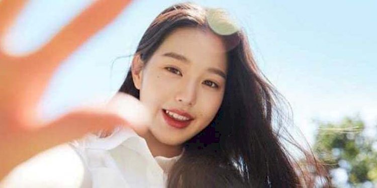 Mantan Anggota IZ*ONE Jang Won Young.