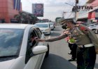 Satlantas Sukoharjo Bagikan 100 Bendera Mini dan Siaga Penghormatan Bendera 3 Menit