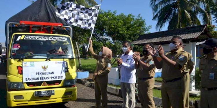 Pemkab Purbalingga menyalurkan ribuan ton beras untuk masyarakat selama PPKM. RMOL Jateng 