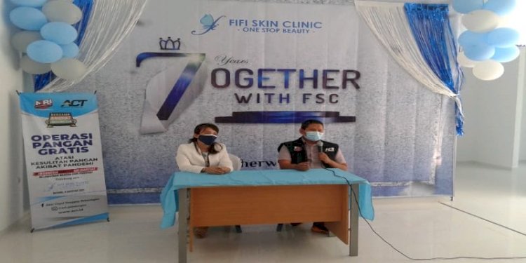 CEO Fifi Skin Clinic,  Fifi Festianty dan Ketua ACT Pekalongan, Andang Projo saat jumpa pers. / RMOL Jateng