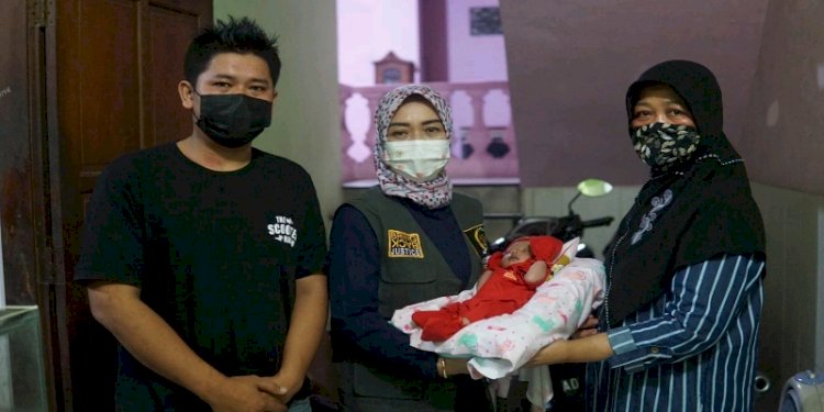 Bayi Almeera, saat dikunjungi anggota DPR RI Eva Yuliana. / RMOL Jateng 