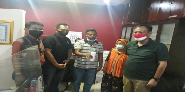 Petugas Polda Jateng saat menangkap dua pelaku narkoba di Bangkalan, Madura. /RMOL Jateng 