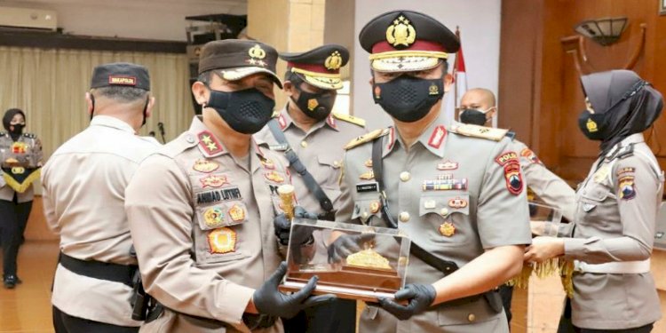 Kapolda Jateng Irjen Pol Ahmad Luthfi melantik pejabat baru.