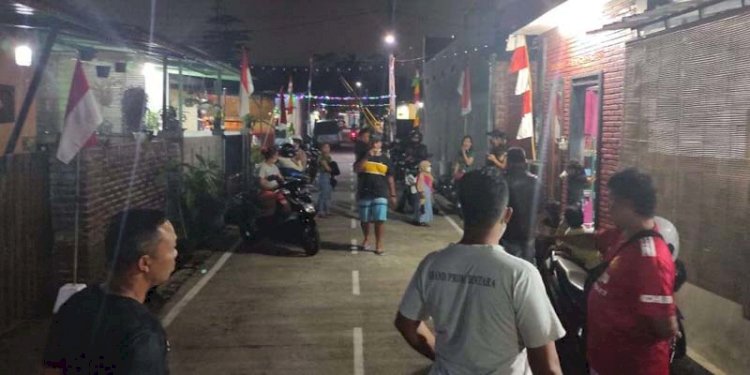 Para korban arisan online saat menggeruduk rumah kontrakan terduga pelaku RZ di RT 06 RW IV, Perumahan Praja Mukti, Sawahan, Kecandran, Kecamatan Sidomukti, Salatiga. RMOL Jateng