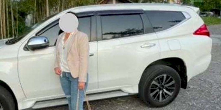 RS, saat foto di depan mobil mewah yang ia tampilkan di akun medsos miliknya. Dok 