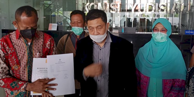 Kuasa hukum Irjen Napoleon Bonaparte, Ahmad Yani beserta tim di Komisi Yudisial Jakarta/RMOL 