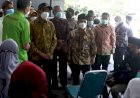Menko PMK Tinjau Vaksinasi Santri dan Difabel di Solo