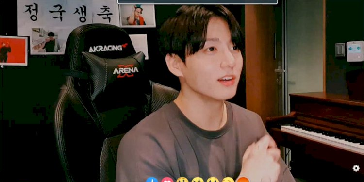 Jungkook BTS, anggota termuda Kpop hits asal Korea Selatan sedang merayakan ulang tahun dengan menyapa ARMY. tangkapan layar d Weverse.