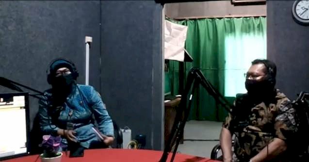 Jayanto Arus Adi (kanan) dan Siti Aisyah, saat menjadi narasumber dalam acara Bincang Pagi Radio Suara Kota Wali (RSKW) Demak, Jumat (3/9). / RMOL Jateng 