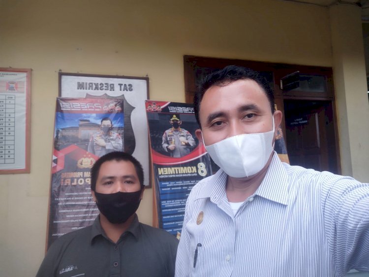 Korban pinjaman fiktif BKK (kiri) ditemani kuasa hukum saat melapor ke Polres Blora/RMOLJateng