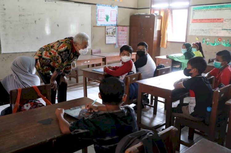 Ganjar saat sidak ke SD Wadunggetas Klaten, Senin (13/9). / RMOL Jateng 