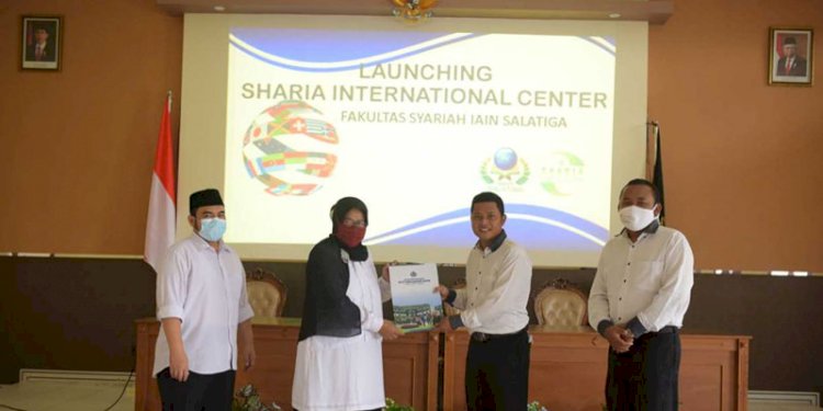 Penyerahan SK kepengurusan oleh Dekan Fakultas Syariah kepada Ketua terpilih, yaitu Heru Saputra, S.Pd.I., M.A, terpusat di Gedung Dekanat Fakultas Syariah Jalan Nakula sadewa V no 9, Salatiga, Senin (13/9). RMOL Jateng