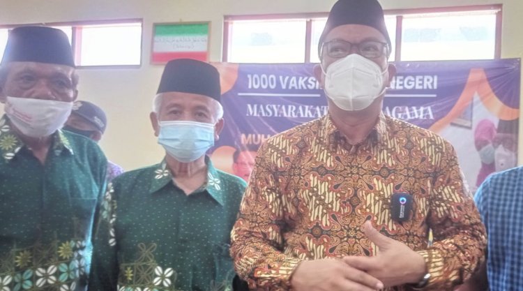 Anggota Komisi IX DPR RI, Edy Wuryanto dari Fraksi PDI Perjuangan usai menghadiri vaksinasi di Kampus STAIM Blora. (Solikin/RMOLJateng)
