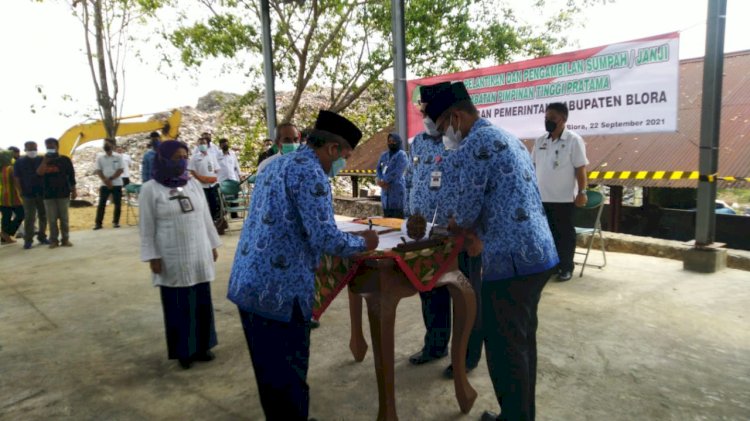 Pelantikan pejabat Eselon 2 Pemkab Blora di TPA Temurejo. (Solikin/RMOLJateng)