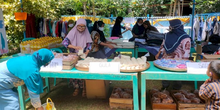 Suasana Bazaar Sembako gratis di Kabupaten Semarang.