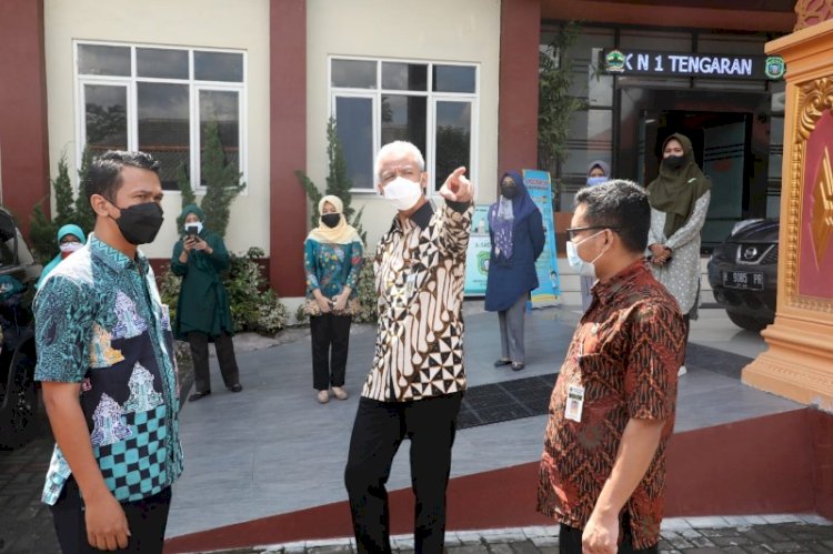 Ganjar saat sidak PTM di SMKN 1 Tengaran, Jumat (24/9). / RMOL Jateng 