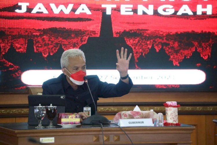 Ganjar Pranowo saat rapat koordinasi penanganan Covid-19, Senin (27/9)./ RMOL Jateng 