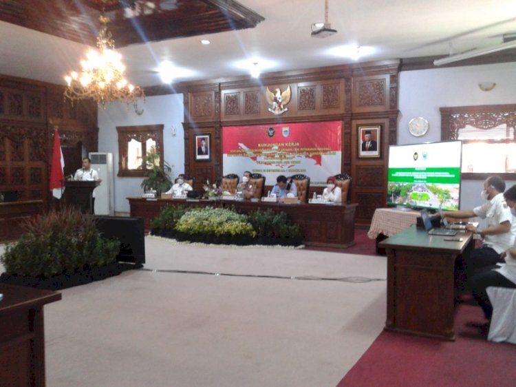 Bupati Batang Wihaji di Aula Kompleks Kantor Bupati. RMOL Jateng 