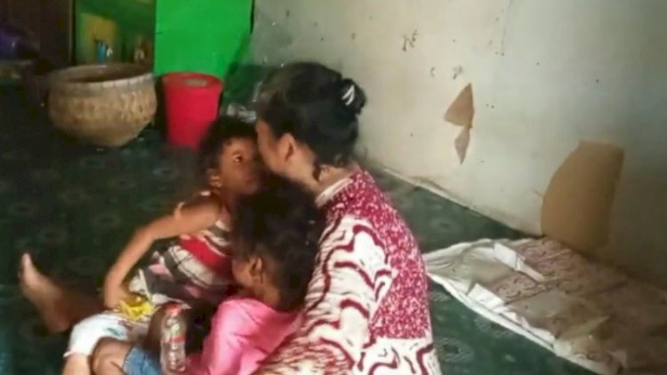 Najwa dan Nadia, berada di pelukan ibunya usai ditemukan di jalan Pantura Demak. / RMOL Jateng 