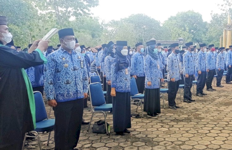 Pelantikan 305 pejabat baru Pemkab Blora di Taman Makam Pahlawan. (Solikin/RMOLjateng)