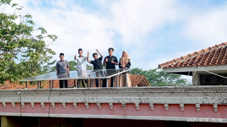PLTS Atap dipasang di Pondok Pesantren Tanbihul Ghofilin, Banjarnegara. / RMOL Jateng 
