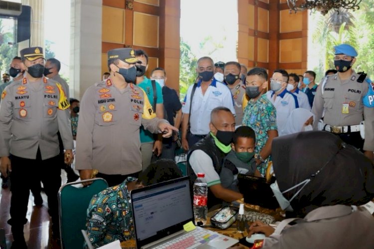 Kapolda Jateng Irjen Ahmad Luthfi saat menghadiri vaksinasi yang digelar IMBI Solo,  Sabtu (2/10). / RMOL Jateng 