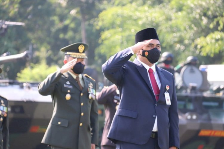 Wagub Jateng Taj Yasin Maimoen saat mengikuti Upacara HUT ke-76 TNI di Makodam Diponegoro, Selasa (5/10). / RMOL Jateng 