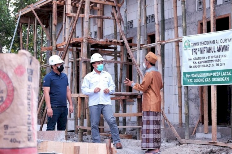 SIG Peduli memnyalurkan bantuan sarana pendidikan berupa pembangunan kelas untuk TPQ Miftahul Anwar di Kabupaten Grobogan. / RMOL Jateng 
