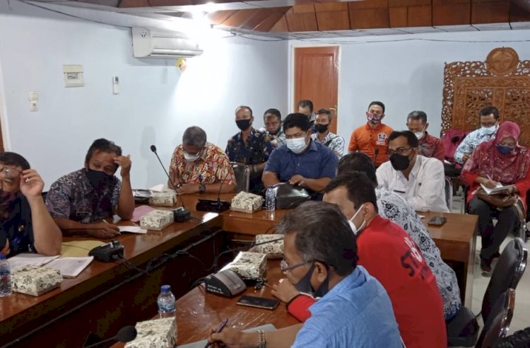 Pertemuan Komisi A DPRD Blora dengan jajaran pejabat di pemerintahan kecamatan di Kabupaten Blora serta ketua-ketua praja kecamatan se-Kabupaten Blora guna membahas pengisian perangkat. (Solikin/RMOLjateng)