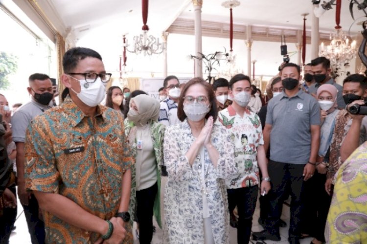 Sandiaga Uno saat berkunjung ke museum batik Danar Hadi, Solo, Sabtu (9/10). / RMOL Jateng 