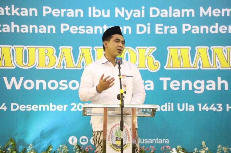 Taj Yasin Maimoen saat memberikan sambutan pada acara Harlah ke - 6 Jam'iyyah Pengasuh Pesantren Putri dan Muballighah (JP3M) di Ponpes Al Mubarok Manggisan Kabupaten Wonosobo, Selasa(14/12).