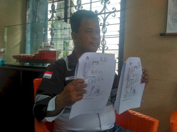 Direktur PT Sparta Putra Adhyaksa, Didik Pramono menunjukkan bukti tagihan nodong. 