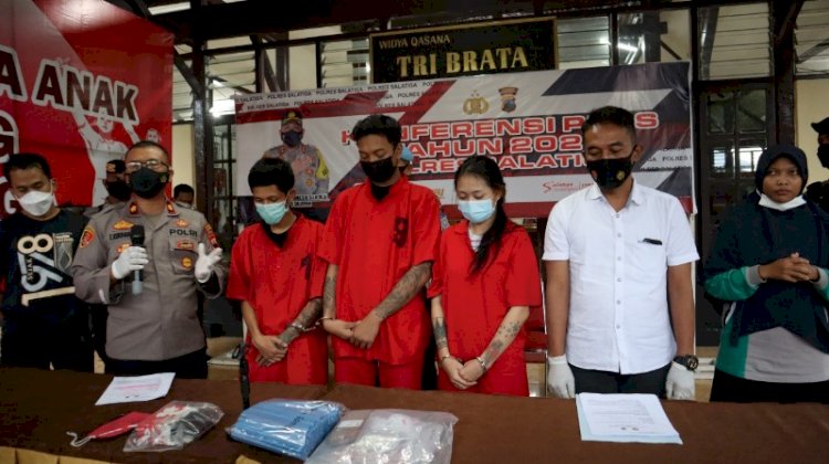 Sepasang kekasih Pengedar narkoba jenis sabu-sabu, yang digerakan dari dalam Lapas Purwokerto setelah ditangkap Satnarkoba Polres Salatiga.