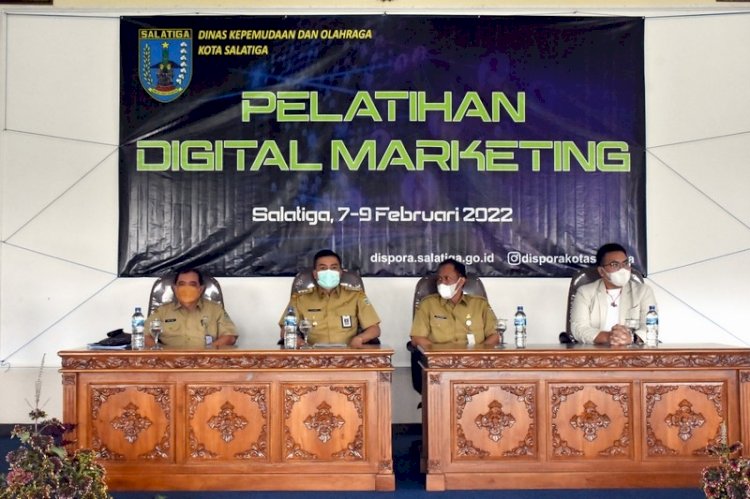 Wali Kota Salatiga Yuliyanto saat memberikan pengarahan ditengah Pelatihan Digital Marketing di SPNF SKB Kota Salatiga, Senin (7/2).