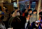 Polres Karanganyar Amankan Pasangan Tak Resmi dan Sita Puluhan Botol Miras 