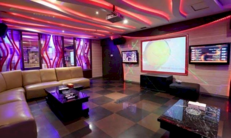 Salah satu tempat hiburan karaoke di Kota Semarang. 