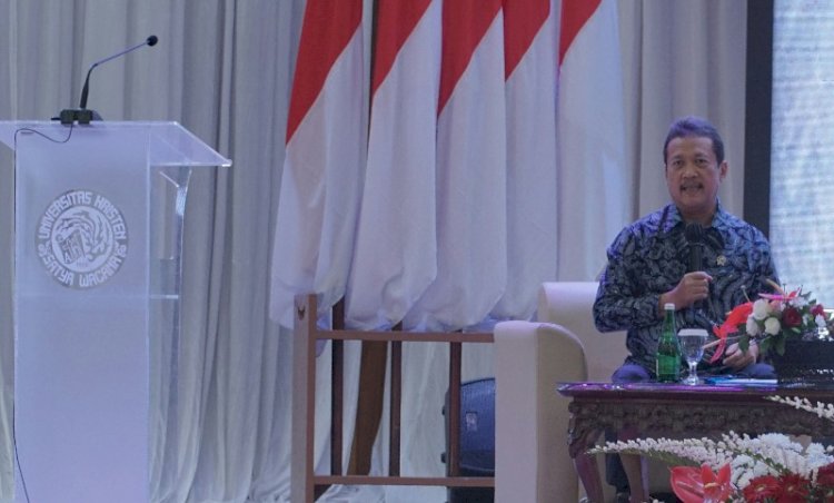 Menteri Kelautan dan Perikanan Sakti Wahyu Trenggono saat memaparkan pemikirannya dalam gelaran UKSW Leaders Forum di Balairung Universitas. 