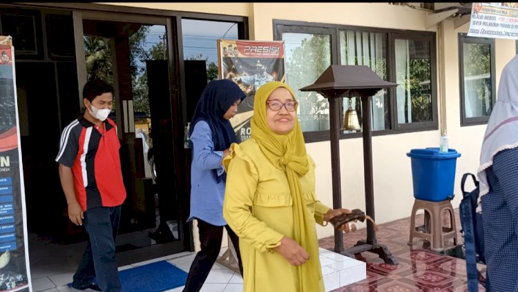 Nuryati, istri korban usai mengadu ke Polsek Ngaringan.