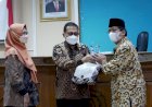 Rektor Lepas 37 Calon Jamaah Haji UNS Tahun 2022