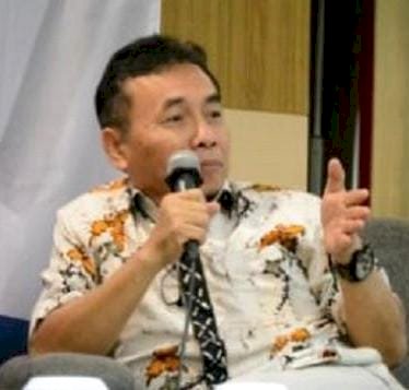 - Pengamat Ekonomi Universitas Diponegoro (Undip) Semarang, Prof. Dr. FX. Sugiyanto.