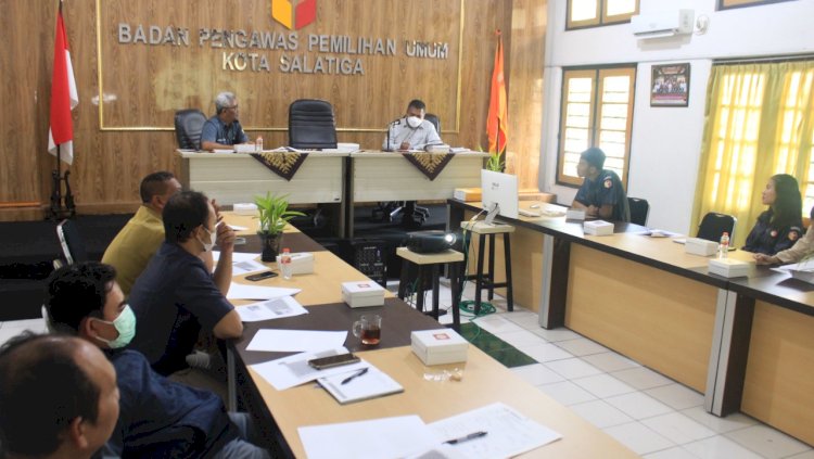 Rapat Fasilitasi dan Pembinaan Aparatur Pengawas Pemilu dengan narasumber Dosen FH UKSW/ Tim Pemeriksa Faerah Jateng - DKPP Dr. Jeferson Kameo, SH., LLM. 