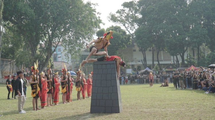 Gelaran 'Culture Festival' bagian dari agenda Indonesian International Culture Festival (IICF) 2022 diadakan  Universitas Kristen Satya Wacana (UKSW) menampilkan keragaman budaya serta etnis, Rabu (20/7).