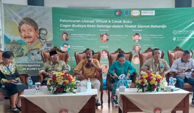 Para pembicara dan moderator dalam bedah buku Cagar Budaya Kota Salatiga dalam Tindak Slamet Rahardjo di Dinpersip Salatiga.